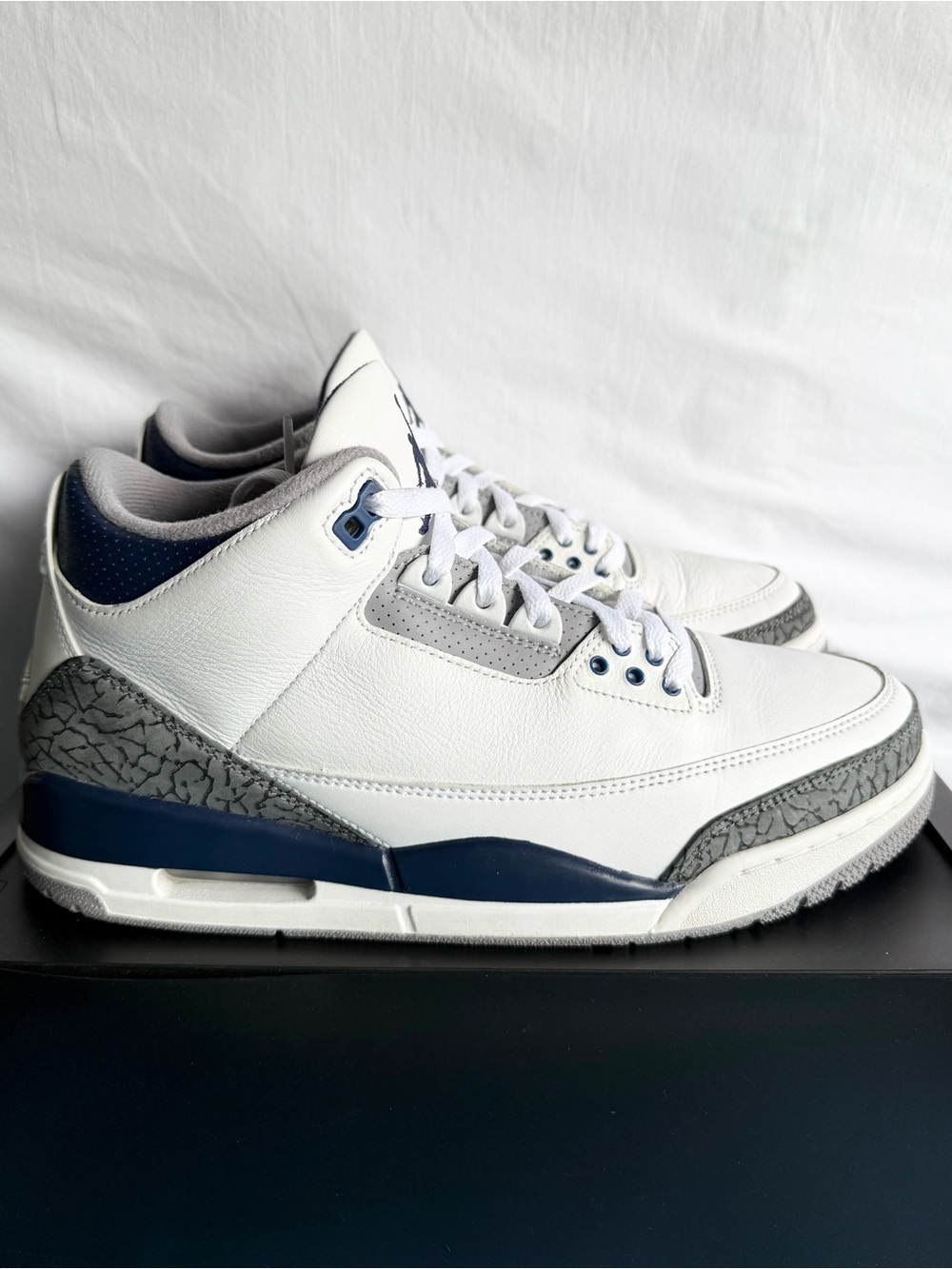 AUTHENTIC Jordan 3 Retro Midnight Navy size 10 CT8532-140 2023 PRE-OWNED